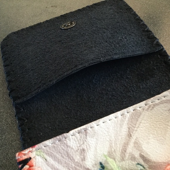 Tree of Life cross body bag for cell phone + cash - Picture 8 of 8